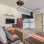 Apartment Lona
